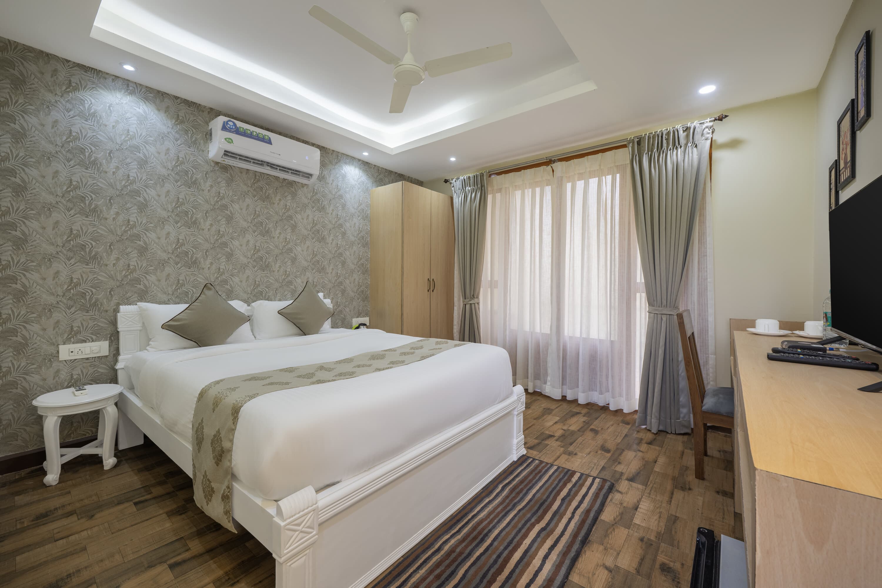 Deluxe Room with Private Deck - Image 1