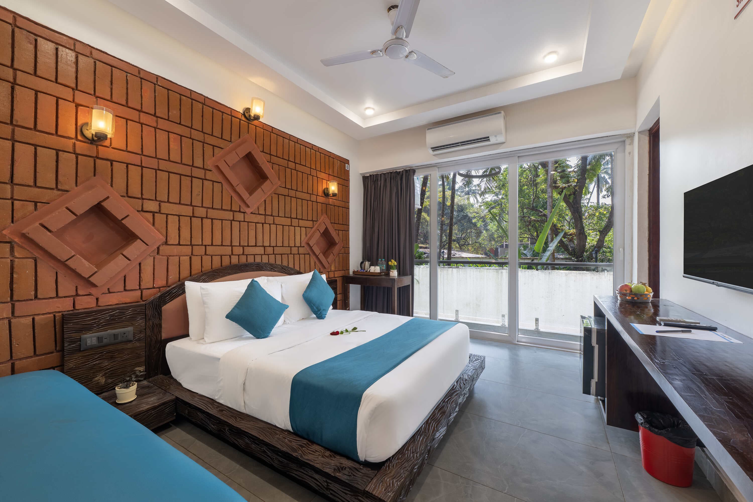 Deluxe Room - Image 1