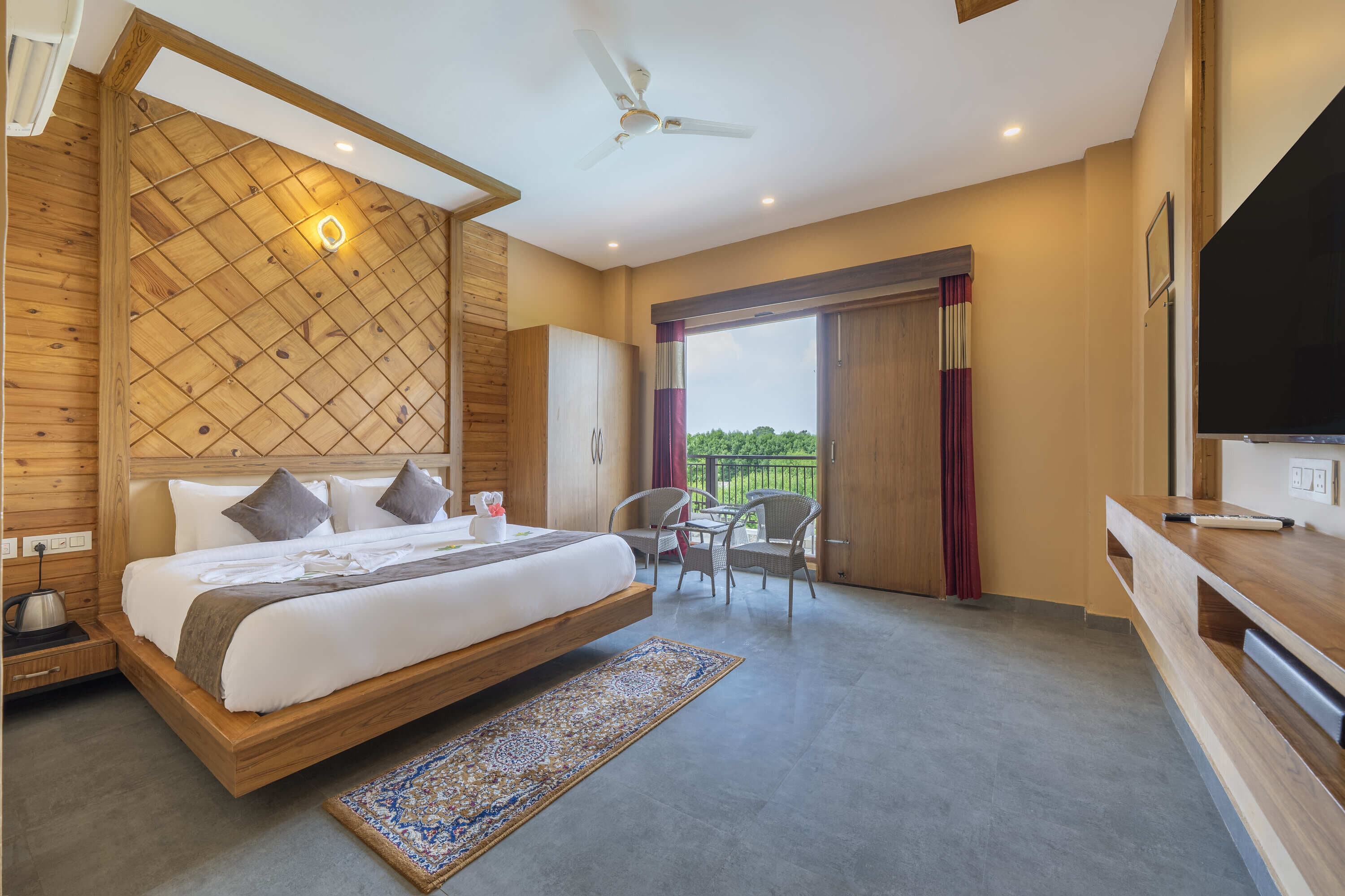 Superior Room With Balcony (Pool View) - Image 1