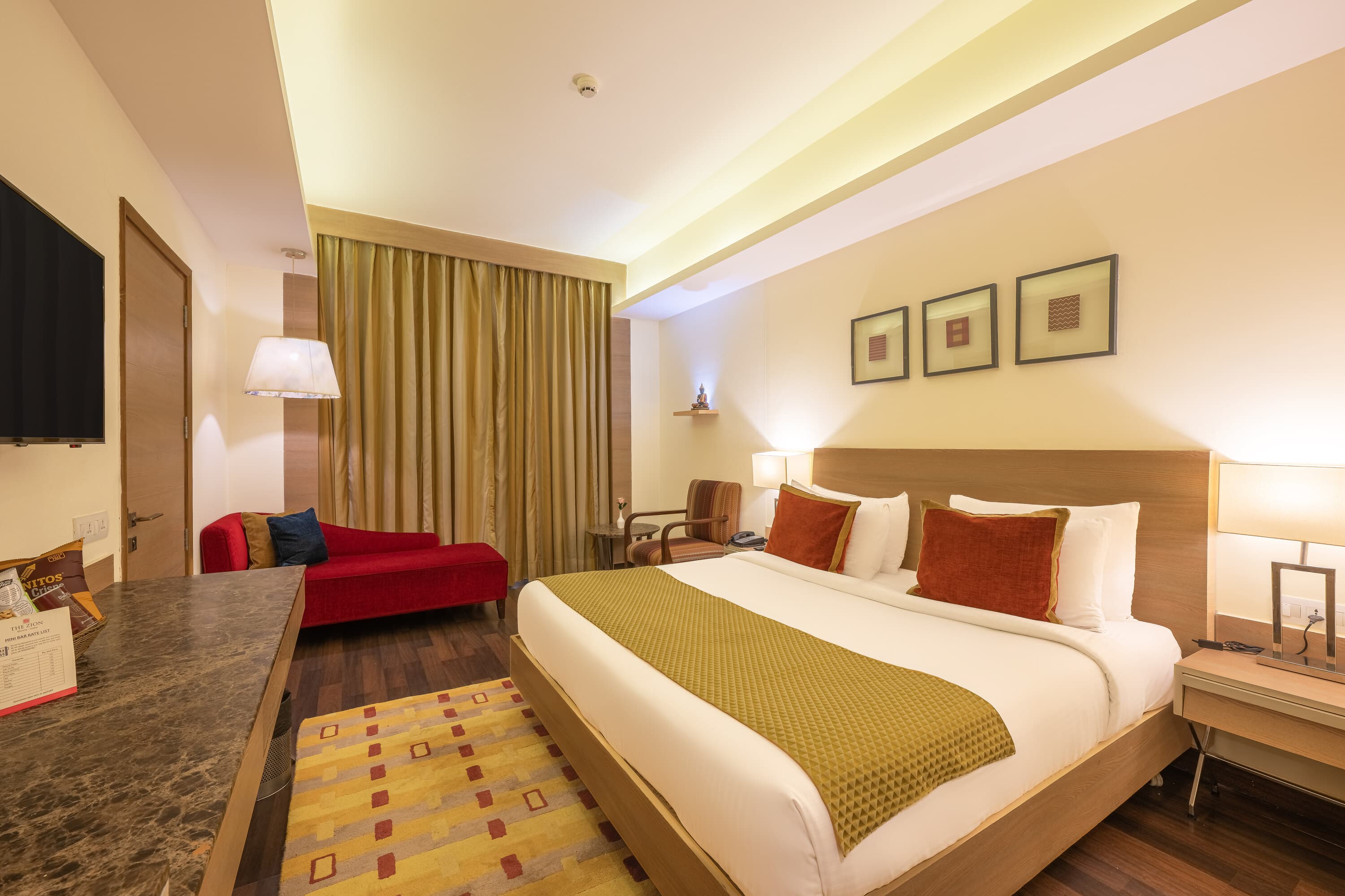Deluxe King Room - Image 1