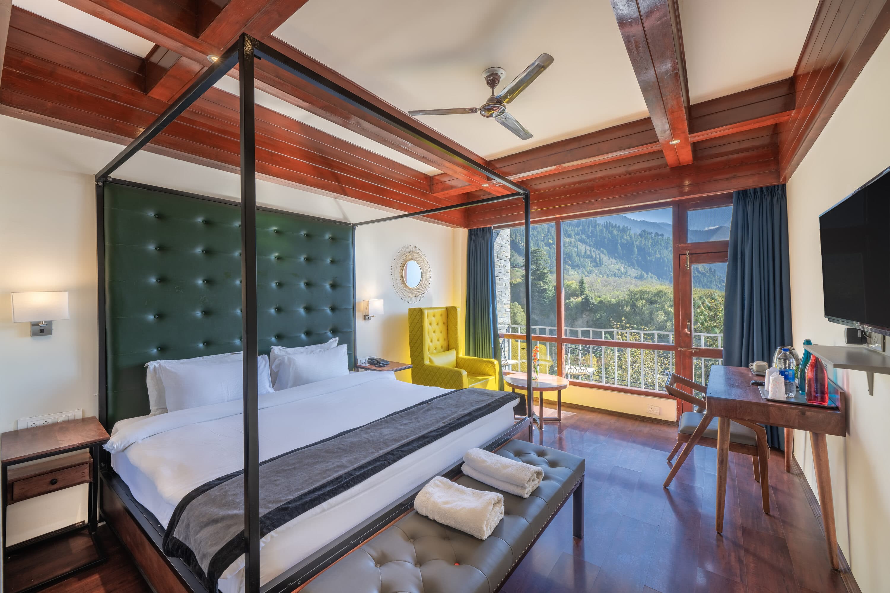 Deluxe Room with Balcony - Image 1