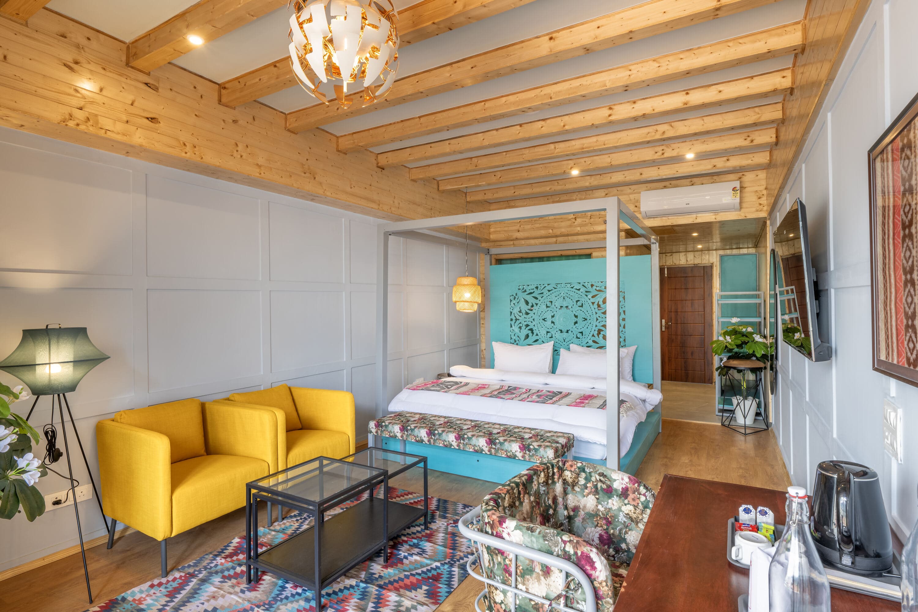Luxury Room with Balcony - Image 1