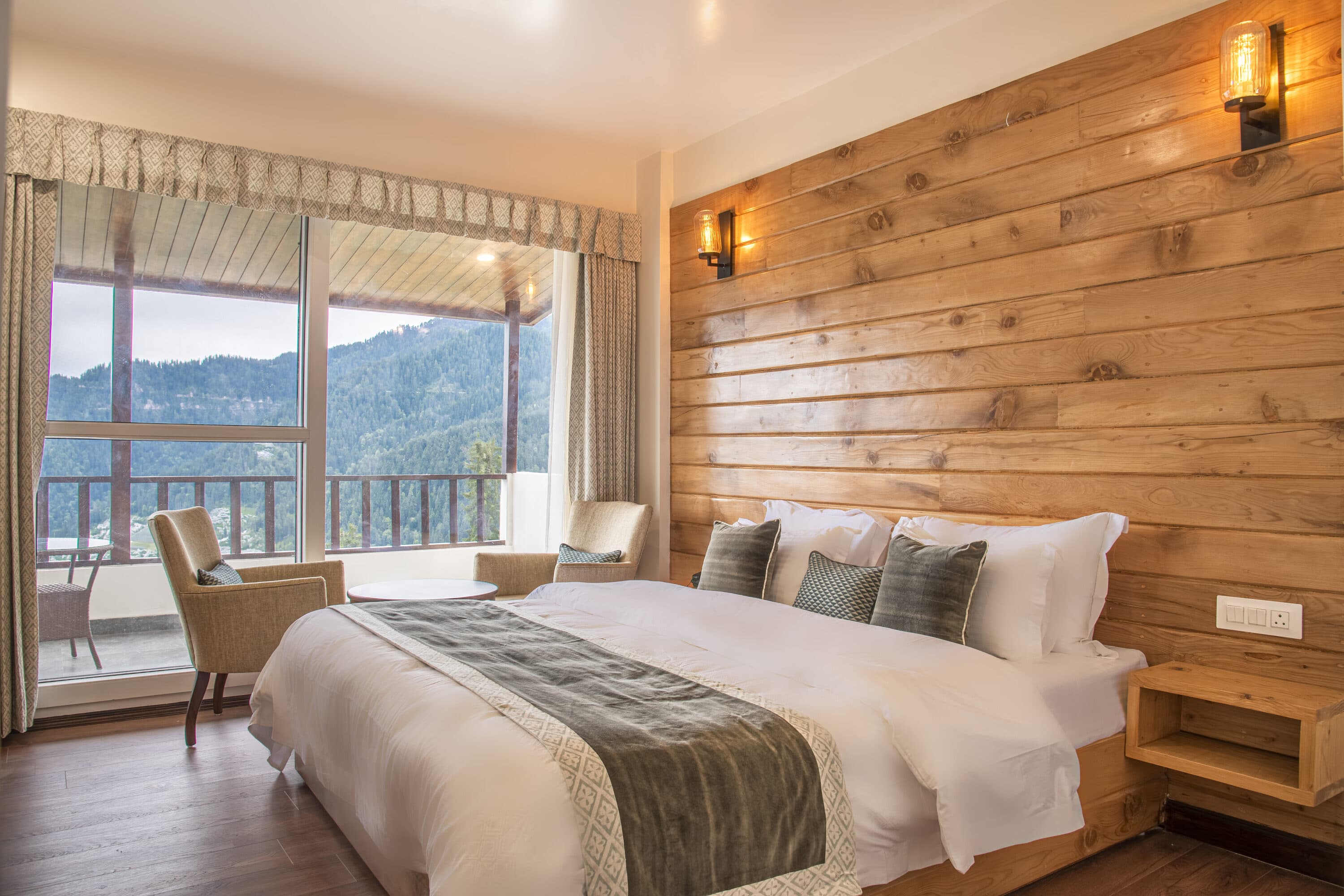 Premium Room with Balcony - Image 1