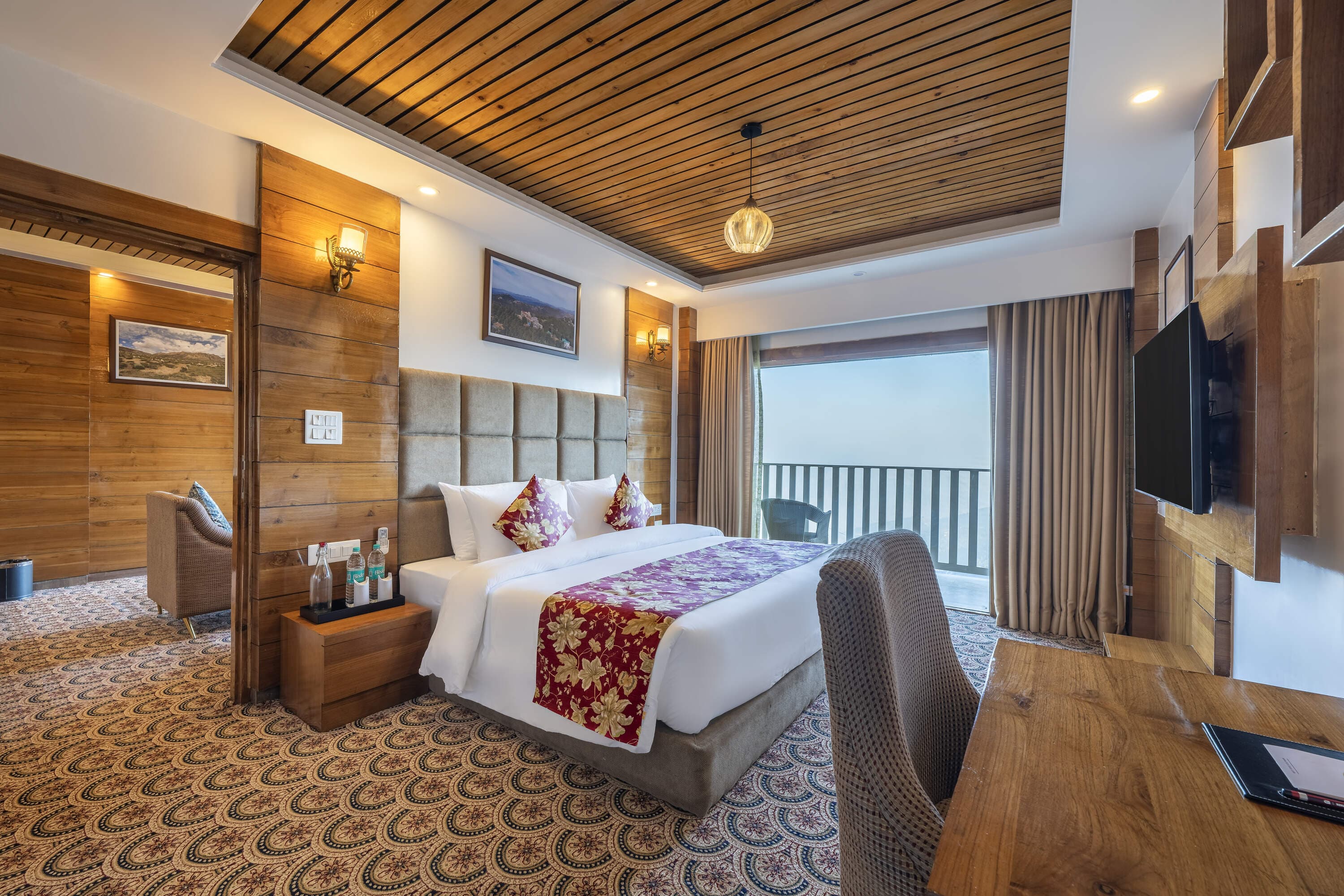 Presidential Suite with Jacuzzi (Mountain View) - Image 1