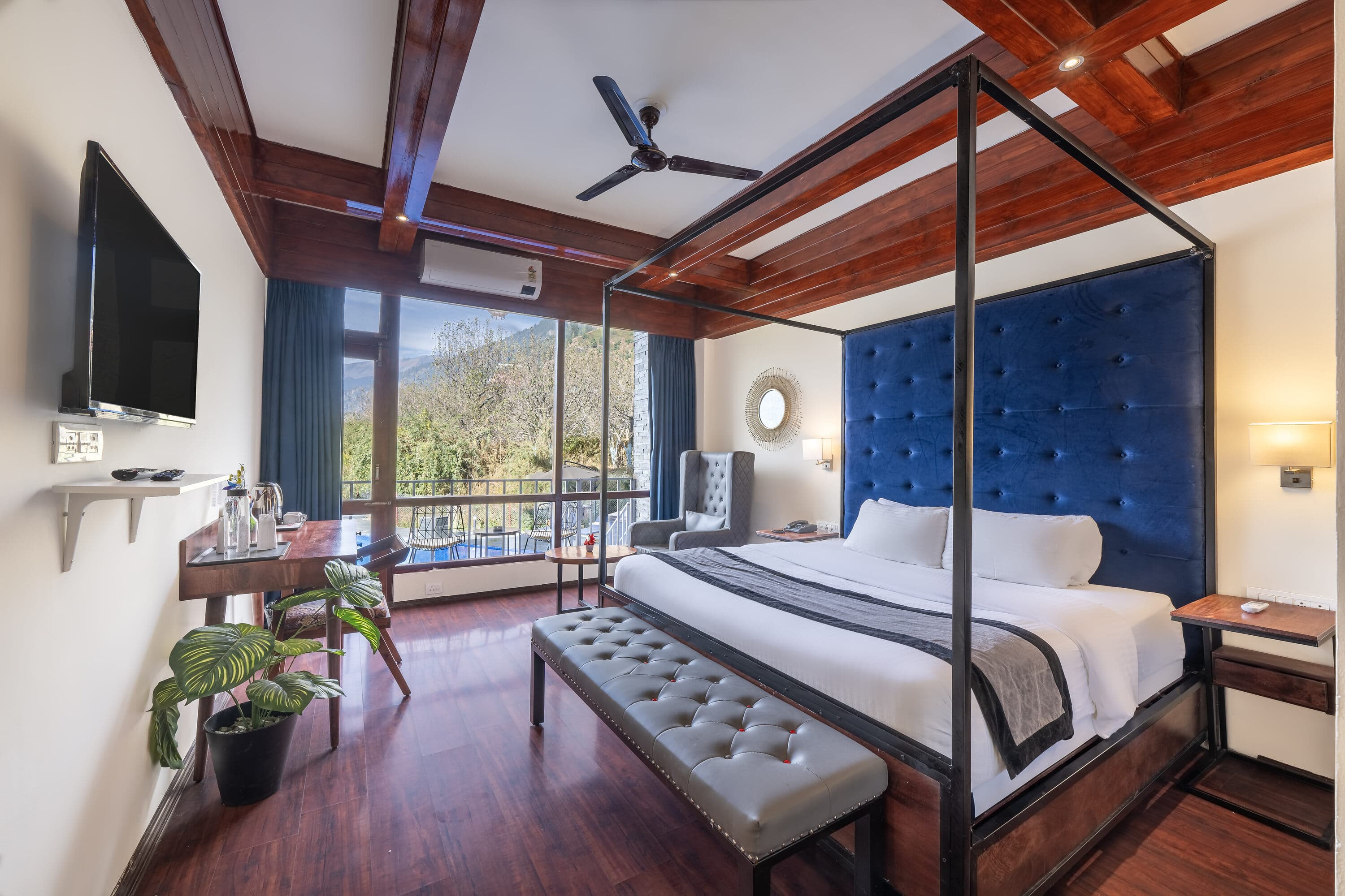 Superior Deluxe Room with Balcony - Image 1