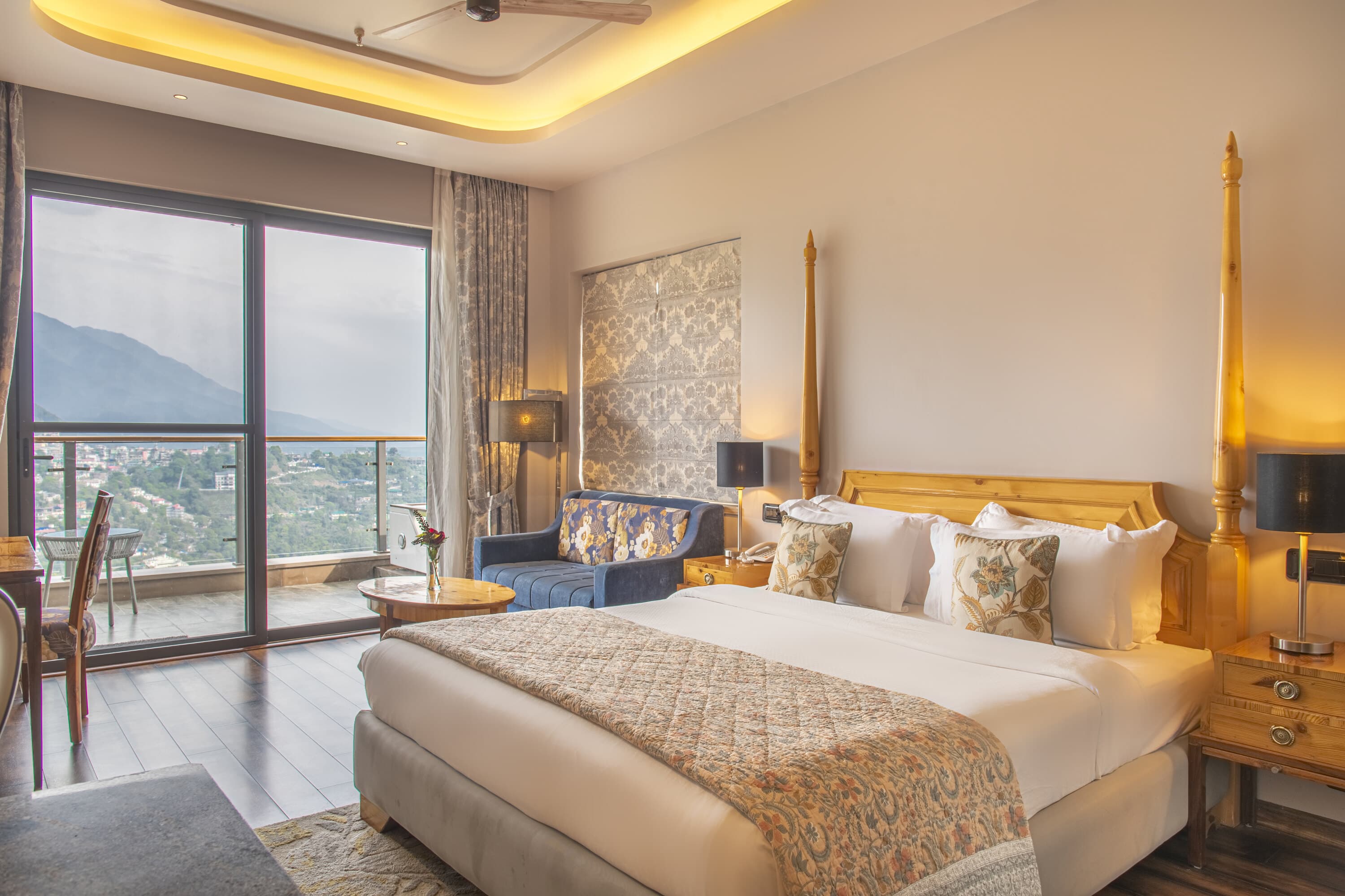 MTV Jacuzzi Club Room - Image 1