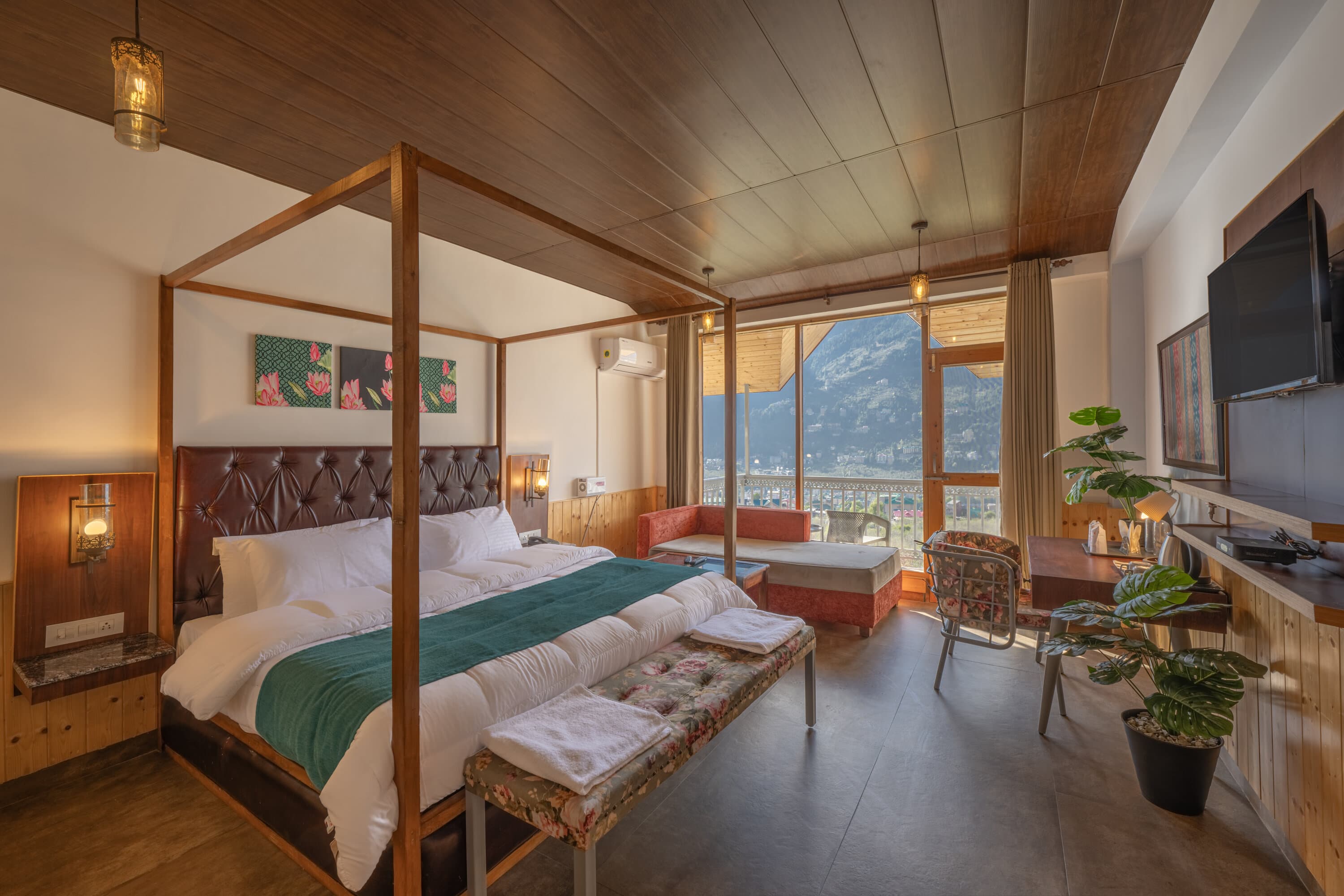 Superior Deluxe Room with Balcony - Image 1