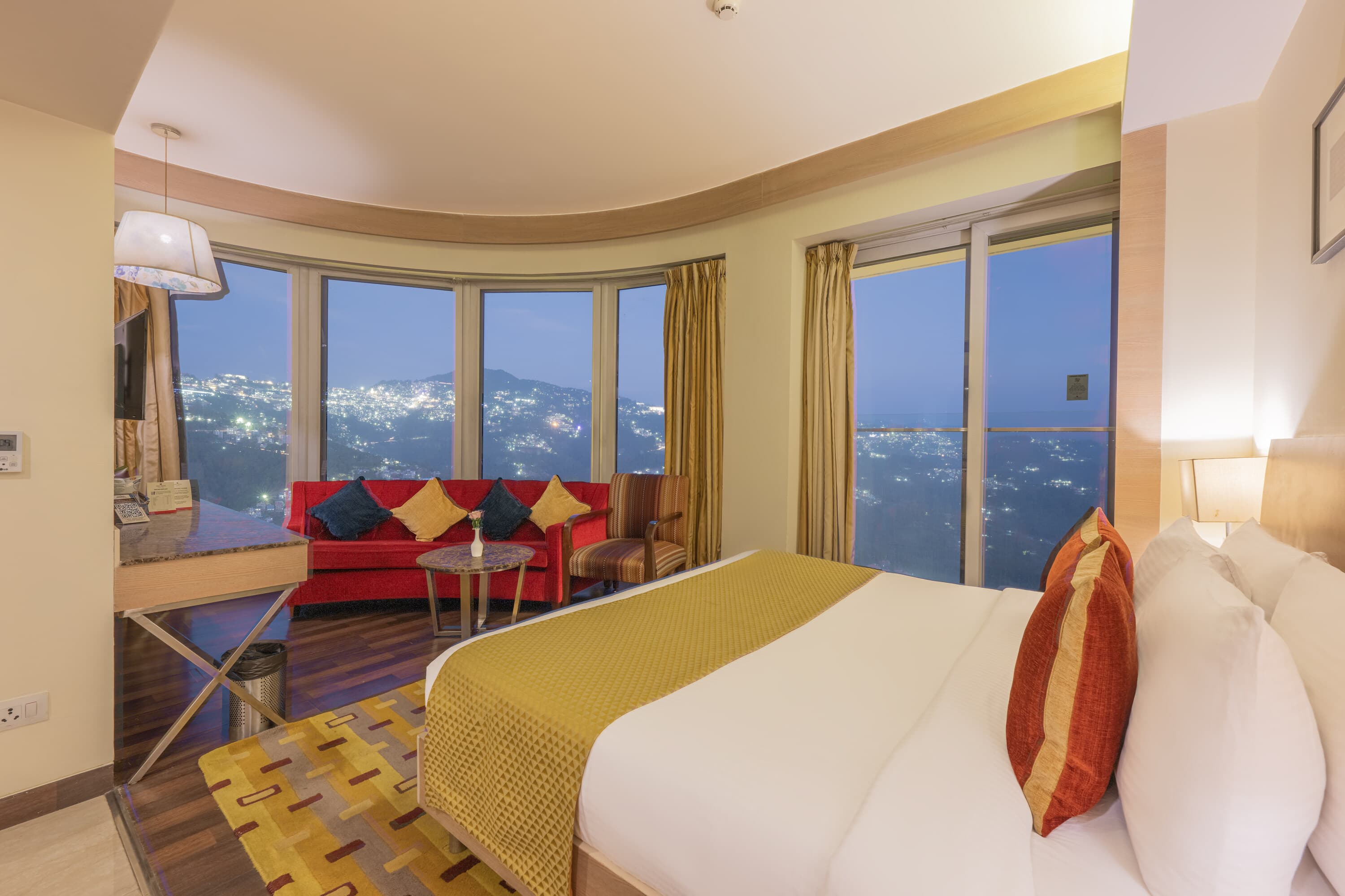 Executive Suite Room - Image 1