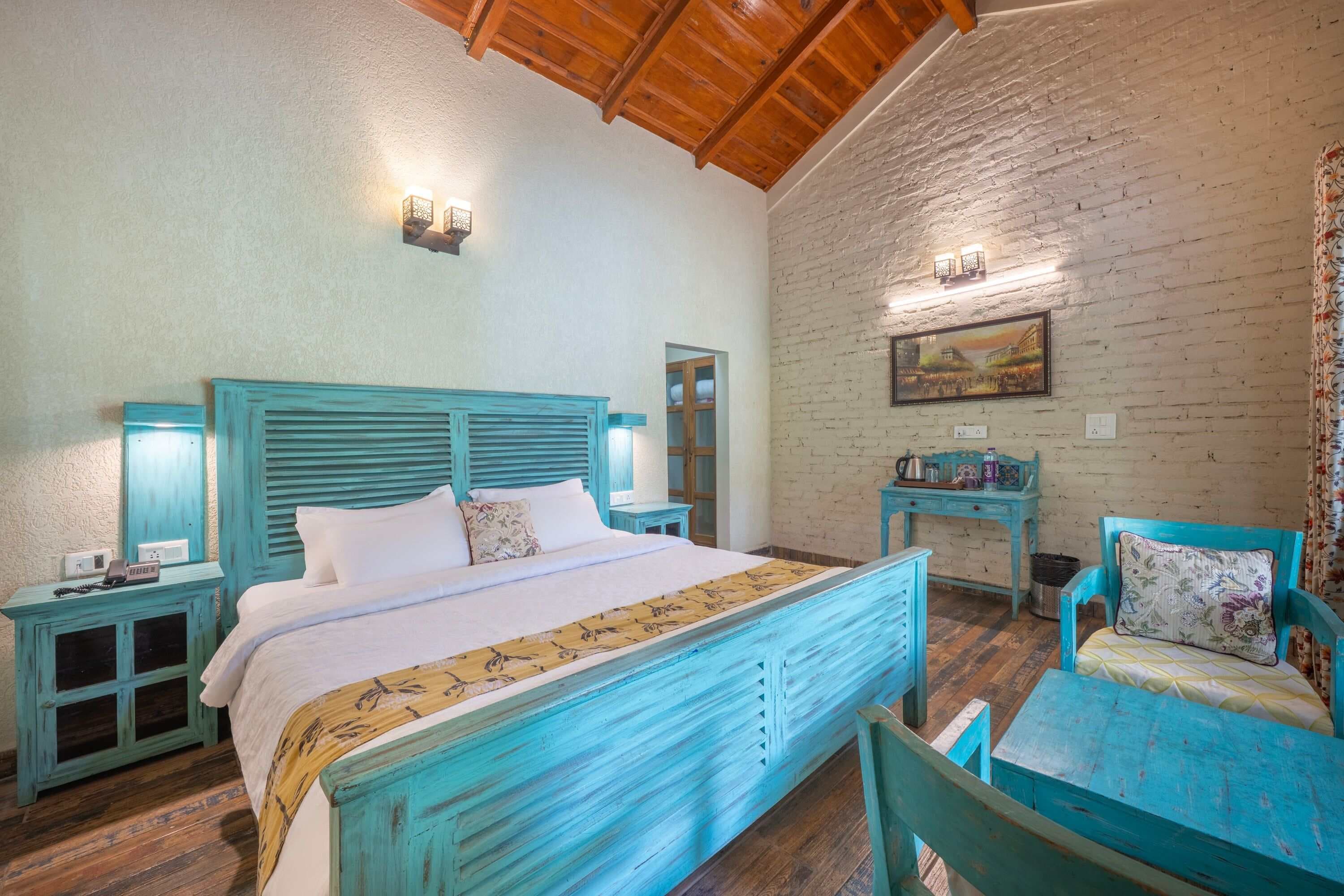 Deluxe Room with Balcony (Lake View) - Image 1