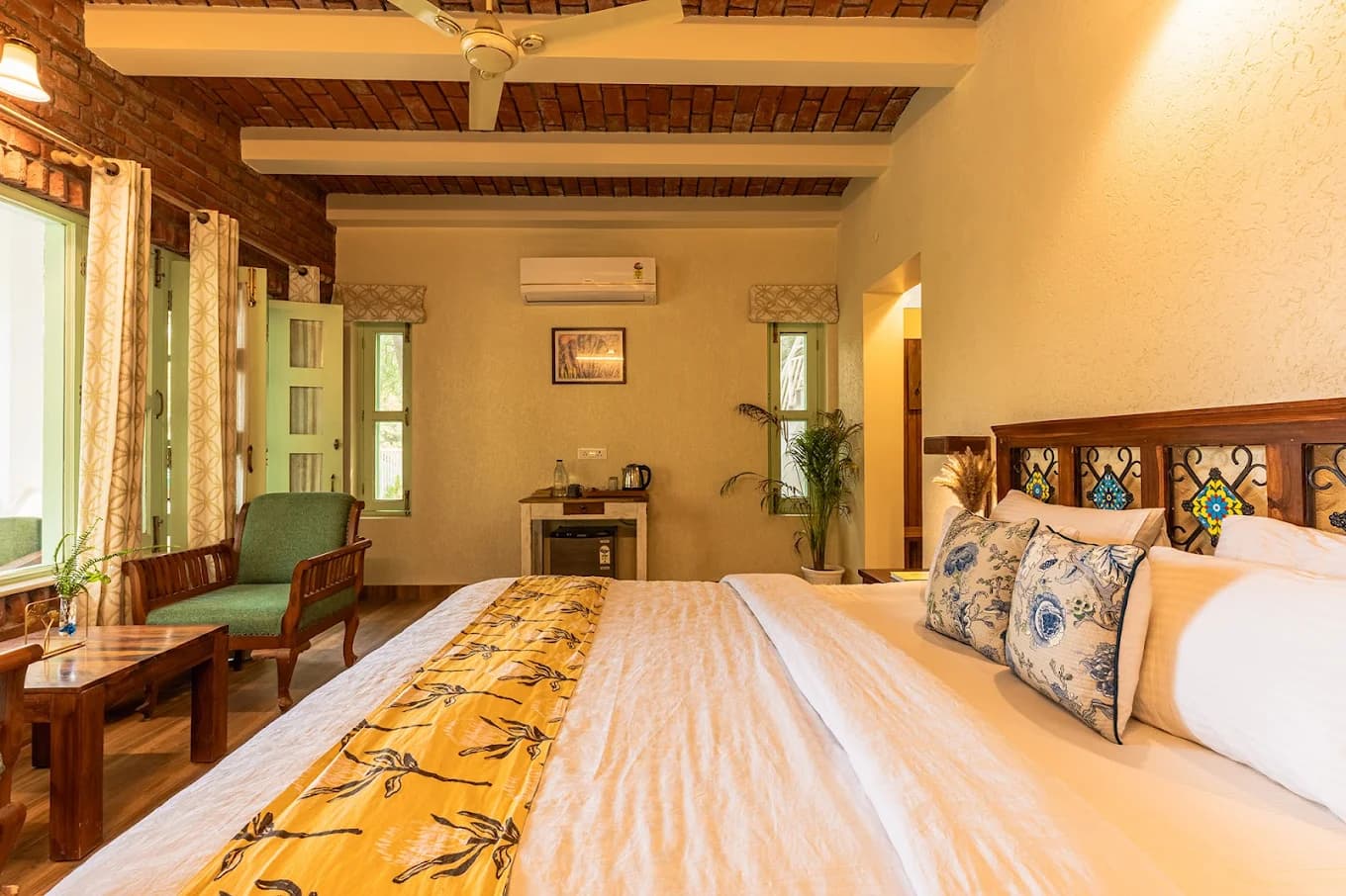 Deluxe Room with Balcony - Image 1