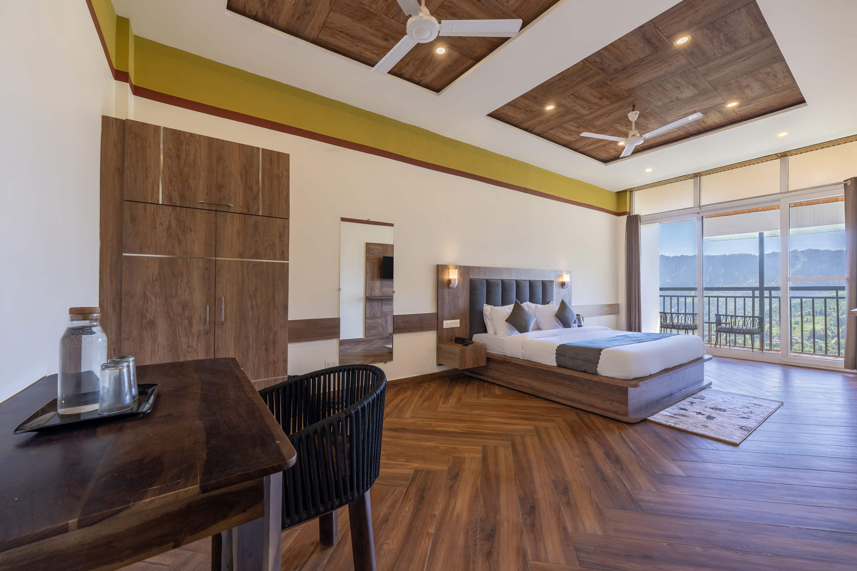 Deluxe Room with Balcony (Valley View) - Image 1
