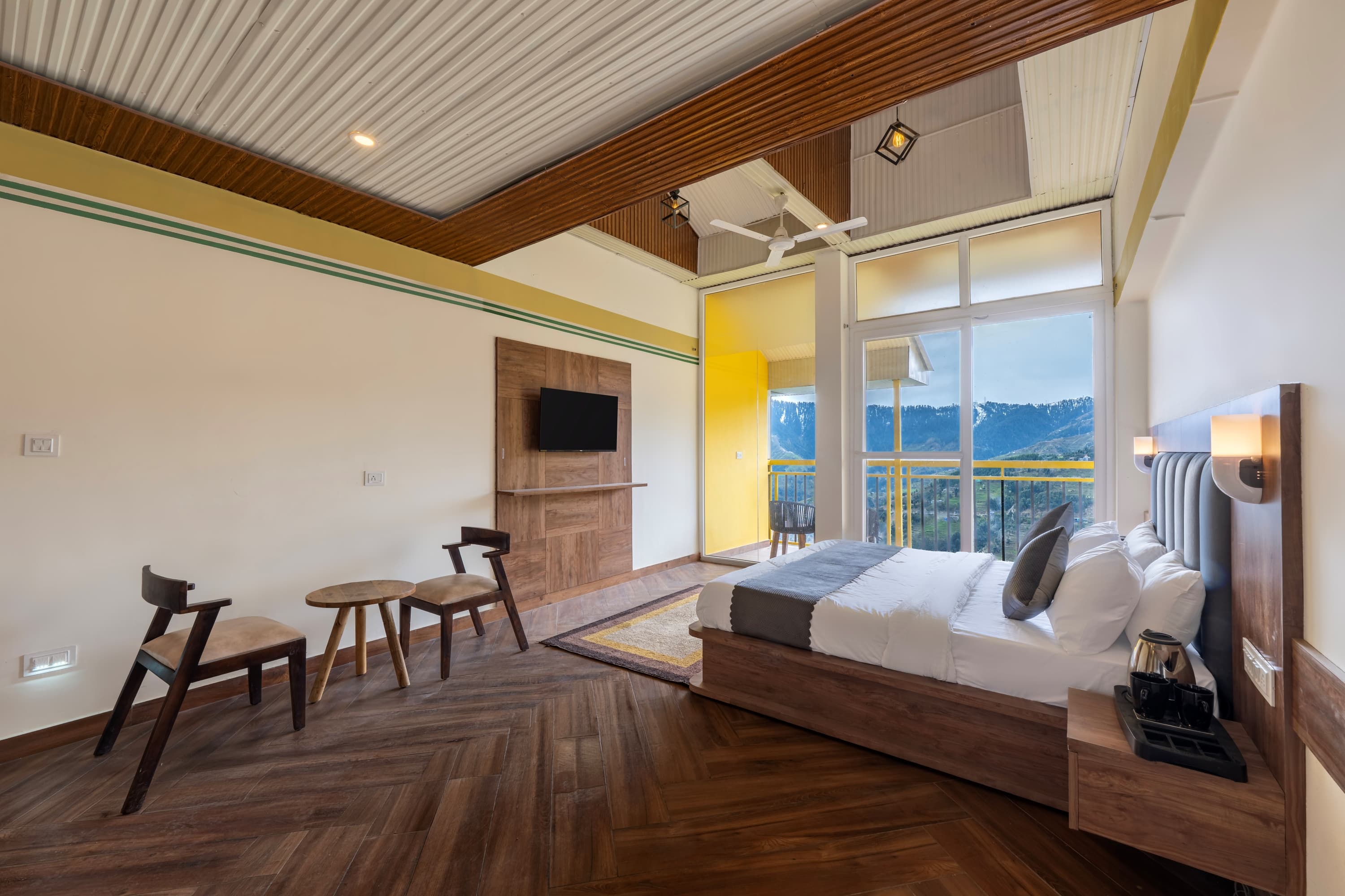 Premier Jacuzzi Room with Balcony (Valley View) - Image 1