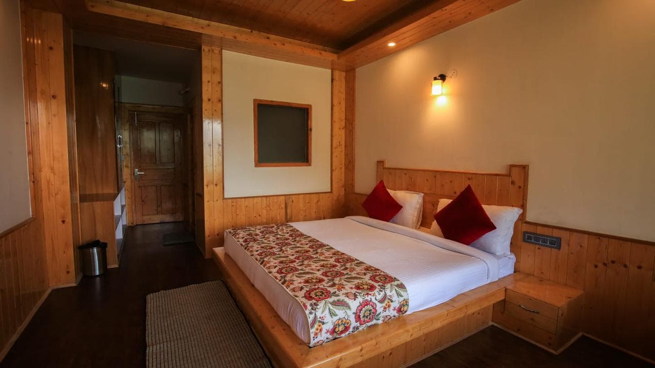 Grand Valley Vista Room with Balcony (Mountain View) - Image 1