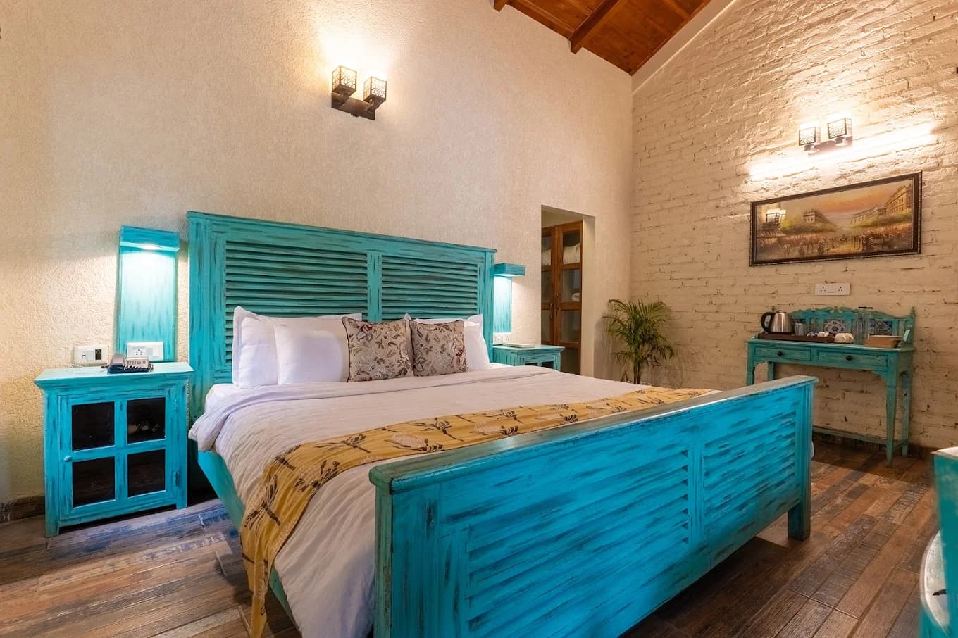 Luxury Room with Balcony - Image 1